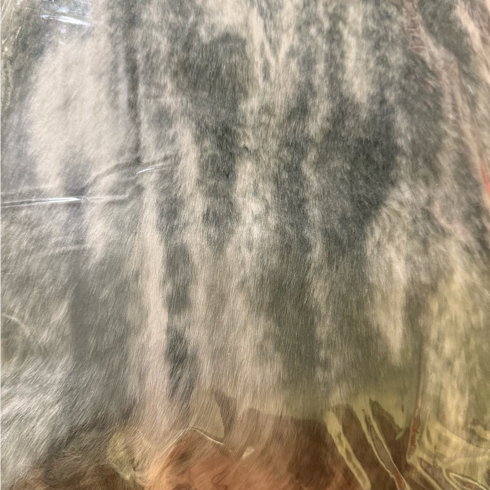 New in Bag ! Madura Faux Fur / Suede Gray & White Luxury Throw $400 Retail!